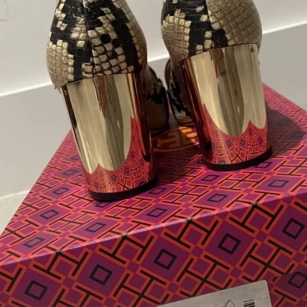 NWT Tory Burch •Jessa Pump •Stamped Snake Printed •Leather and Velvet •size 7